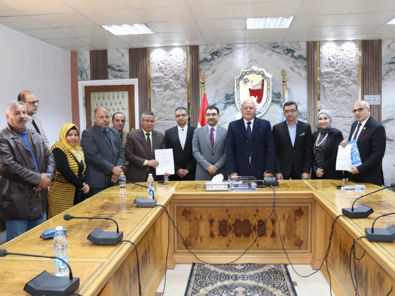 للعام الثالث علي التوالي تجديد منح ٦ كليات بجامعة سوهاج شهادة الأيزو ومنح الإدارات المركزية للعام السادس*