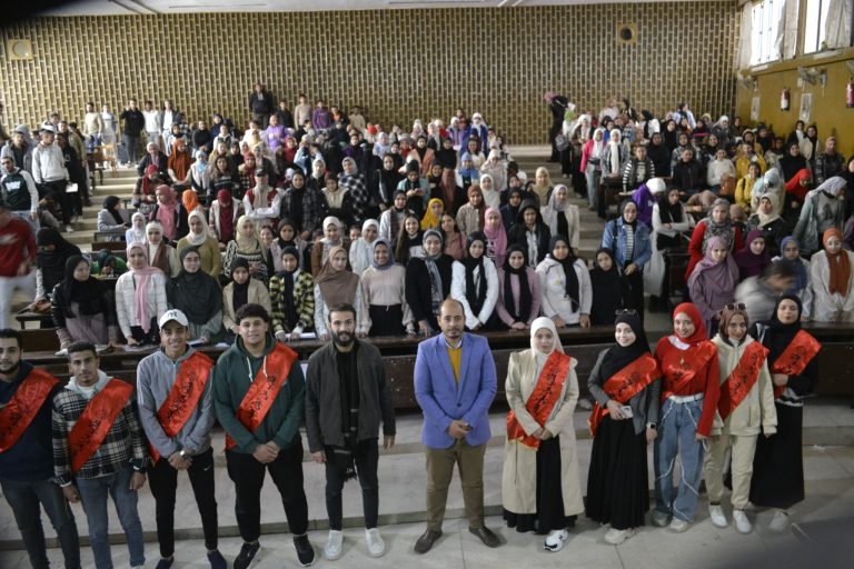 اتحاد طلاب كلية التكنولوجيا والتعليم جامعة سوهاج ينظم ندوة حول مهارات الاستعداد للإمتحانات وكيفية التعامل مع أجواء الامتحانات والتذاكر الصحيح وتجنب الضغوط والقلق