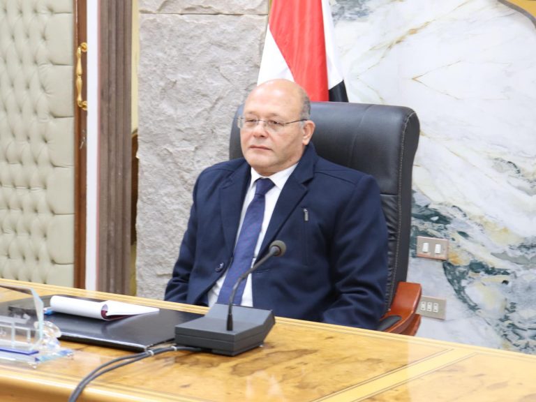 *النعماني يقدم شكره لجمبع العاملين بجامعة سوهاج علي جهودهم المبذولة  ويقرر صرف مكافأة تميز*