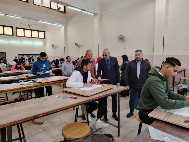 الأستاذ الدكتور عبد الناصر ياسين نائب رئيس جامعة سوهاج لشؤون التعليم والطلاب يتابع  سير امتحانات الفصل الدراسي الأول للعام الجامعي ٢٠٢٤ /٢٠٢٥ م