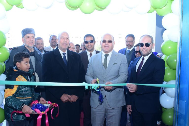 *يضم ٢٥ ألف قطعة ملابس جديدة.. النعماني يفتتح معرض خير بلدنا بجامعة سوهاج لدعم ٢٥٠٠ طالب وطالبة*