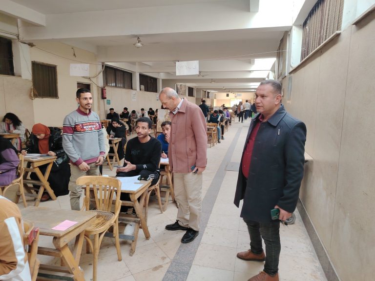 تواصل متابعات امتحانات الفصل الدراسي الأول للعام الجامعي ٢٠٢٤ / ٢٠٢٥ م بكلية التكنولوجيا والتعليم جامعة سوهاج