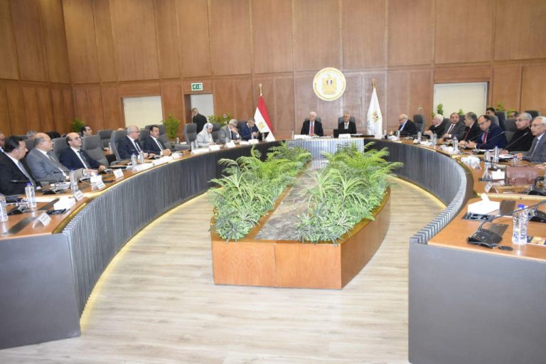 *رئيس جامعة سوهاج يشارك في اجتماع مجلس الجامعات الأهلية بالعاصمة الادارية*