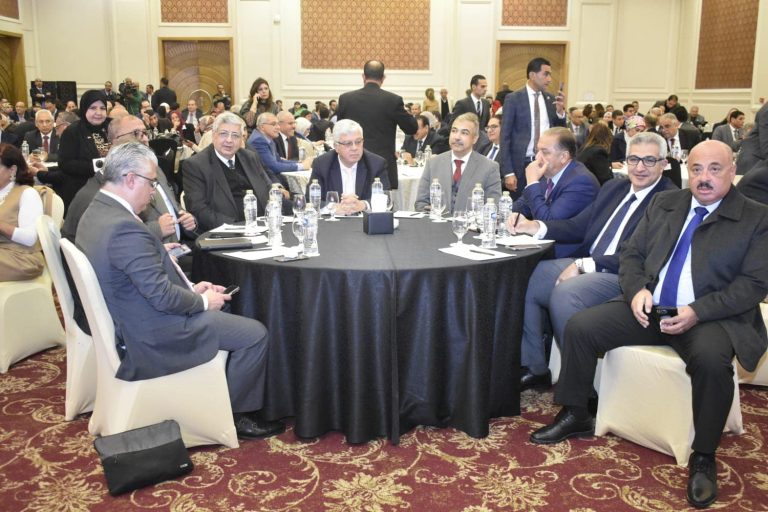*بحضور وزير التعليم العالي.. رئيس جامعة سوهاج يشارك في احتفالية إطلاق “السياسة الوطنية للإبتكار المستدام*