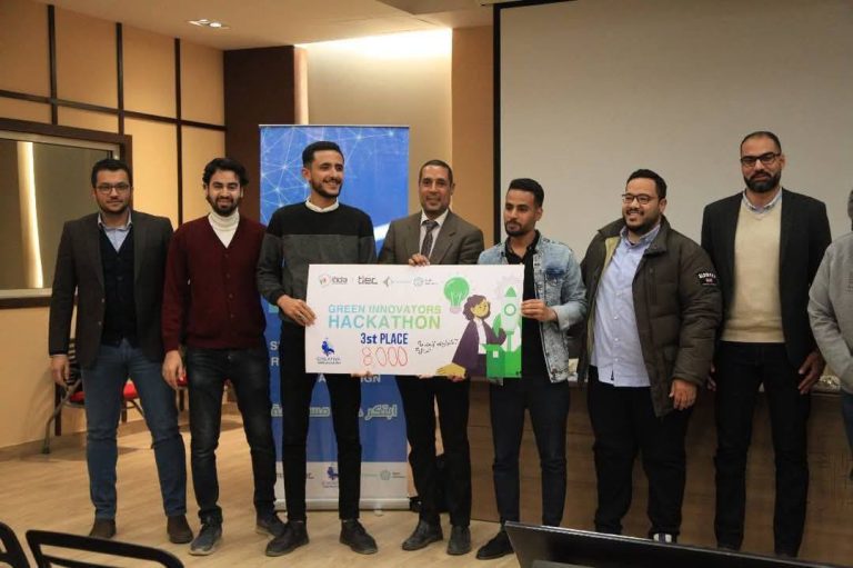 فوز فريق كلية التكنولوجيا والتعليم بجامعة سوهاج  بالمركز الثالث في هاكثون