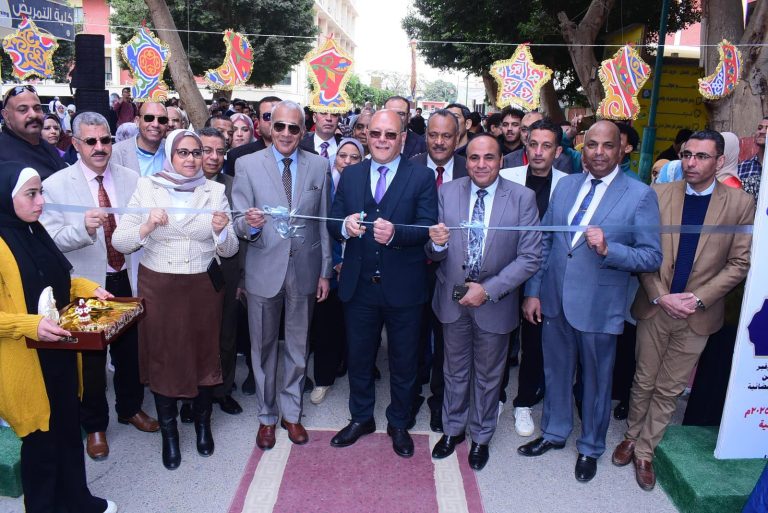 *النعماني يفتتح معرض “رمضان جانا” لتوفير السلع والمنتجات الأساسية بأسعار منخفضة لمنتسبي جامعة سوهاج*