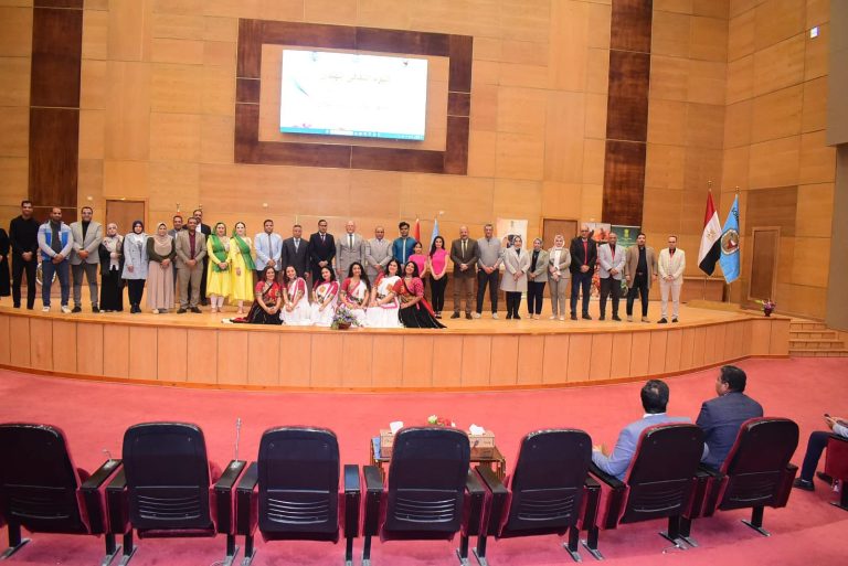 *جامعة سوهاج تستضيف فعاليات اليوم الثقافي الهندي لأول مرة علي أرضها ..والنعماني يؤكد مزيداً من التعاون الأكاديمي والبحثي مع دولة الهند*