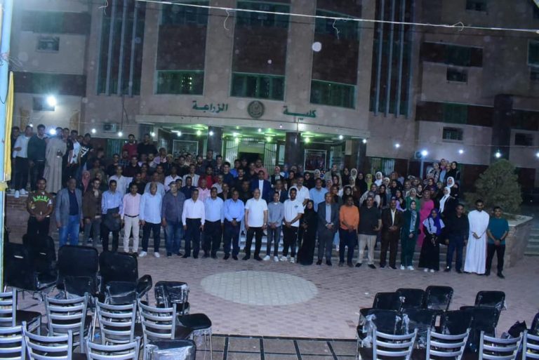 Sohag University President participates with his Students in a Ramadan Night