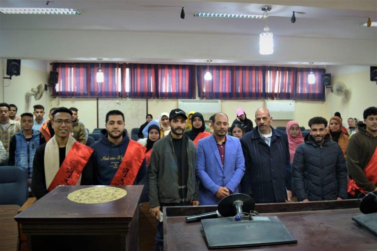 *جامعة سوهاج تستأنف فعاليات مشروع مودة لتوعية الشباب بأهمية الحفاظ على كيان الأسرة*