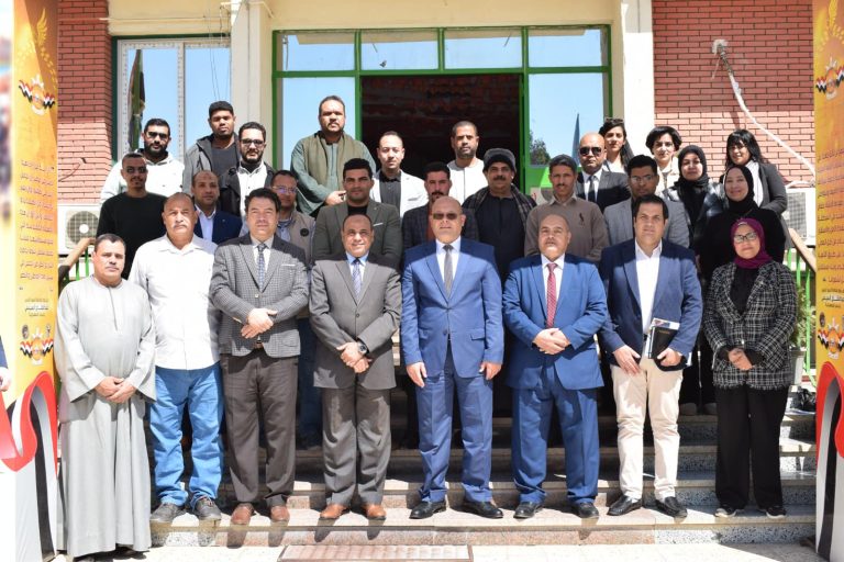 *جامعة سوهاج تعقد اجتماعاََ تحضيرياََ مع جهاز تنمية المشروعات المتوسطة والصغيرة لدعم المشروعات الصناعية بالمحافظة*