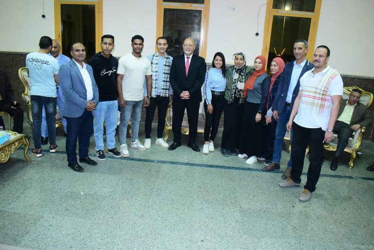*رئيس جامعة سوهاج يشارك الإفطار الرمضاني الجماعي مع أسرة كلية الآداب وسط نفحات وروحانيات الشهر الفضيل*