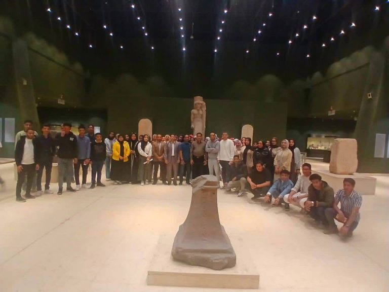 *متحف سوهاج القومي يستقبل طلاب كلية الاثار بجامعة بسوهاج في جوله ارشادية للتعرف علي مقتنياته*