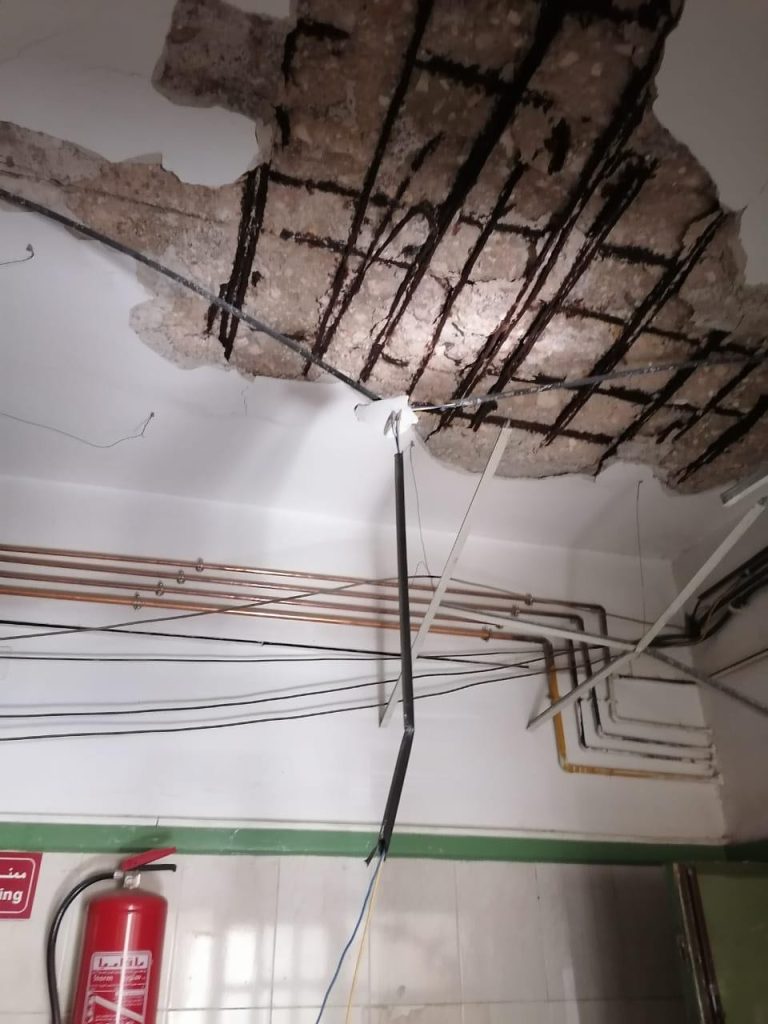 *بناءاً على تقرير مركز الاستشارات الهندسية واللجنة المنوطه بحي شرق الموافقة على هدم المبني المجاني القديم بمستشفى سوهاج الجامعي حفاظاً على أرواح المرضى والأطقم الطبية*