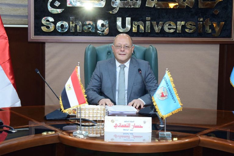 *النعماني يقرر صرف مكافاة للعاملين بجامعة سوهاج تقديراً لجهودهم*