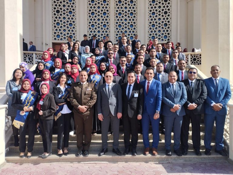 *جامعة سوهاج تشارك بوفد مكون من ١١٠ من الطلاب وأعضاء هيئة التدريس في احتفالية تكريم الرئيس السيسي لذوي الشهداء والمصابيين من القوات المسلحة والشرطة*