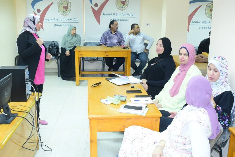 *”إدارة المراسم والبروتوكولات” برنامج تدريبي تنظمه الإدارة العامة للتنظيم والإدارة بجامعة سوهاج*
