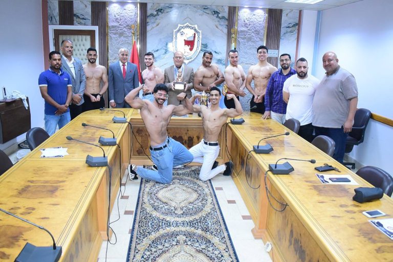 *بعد تألقهم أمام الجامعات المصرية.. رئيس جامعة سوهاج يكرم أبطال كمال الأجسام بعد فوزهم بالمركز الأول وكأس البطولة فى دورة الشهيد الرفاعي ال52*