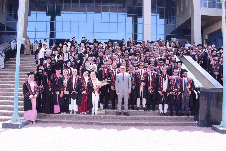 *جامعة سوهاج تحتفل بتخريج الدفعة ٢٩ من كلية الطب البشري والنعماني يعلن تعيين  ٢٦٩ معيدا وطبيبًا مقيماً بالمستشفيات الجامعية*