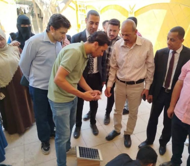 (( كلية التكنولوجيا والتعليم جامعة سوهاج – مشروع تخرج الفرقة الرابعة قسم الكهرباء – آلات وقوي كهربية – سيارة إطفاء حريق إلكترونية مع إضافة لاسلكي ومع خلايا شمسية ))