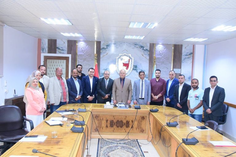 **رئيس جامعة سوهاج يستجيب لمطالب شباب المنتجين و رواد الأعمال من مختلف القطاعات*