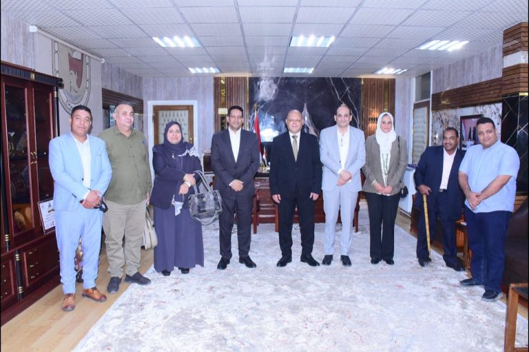 *لتفعيل برنامج نظم المعلومات المكتبية بنظام الساعات المعتمدة .. رئيس جامعة سوهاج يستقبل لجنة الأعلى للجامعات*